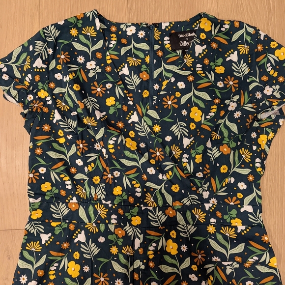 Floral Romper - Deep Green - Picture 5 of 7